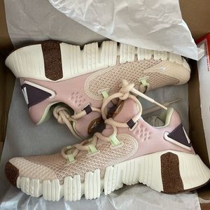 Womens Nike Metcon 4 - New never worn